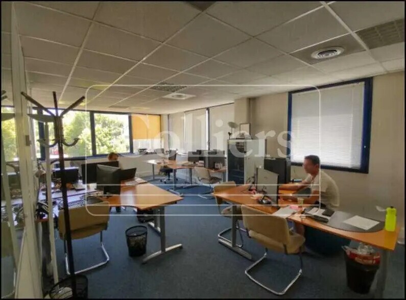 Office in Aix-en-Provence to rent - Interior Photo - Image 3 of 7