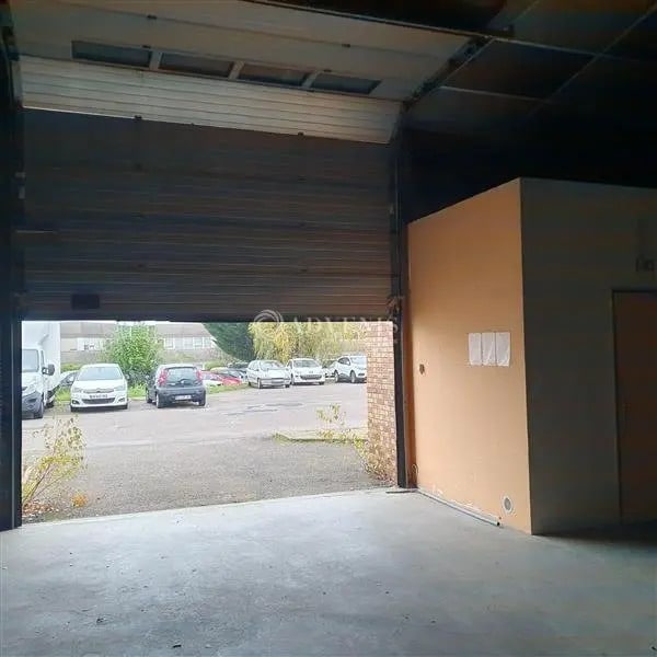 Location Local d'activités 142 m²