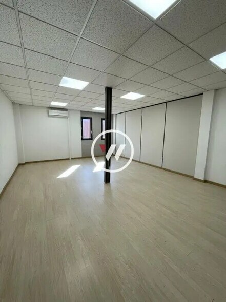 Office in La Penne-sur-Huveaune to rent - Interior Photo - Image 2 of 6