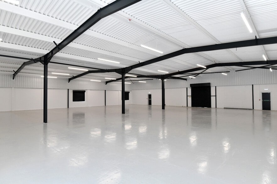 Wellington St, Leeds to rent - Building Photo - Image 3 of 6