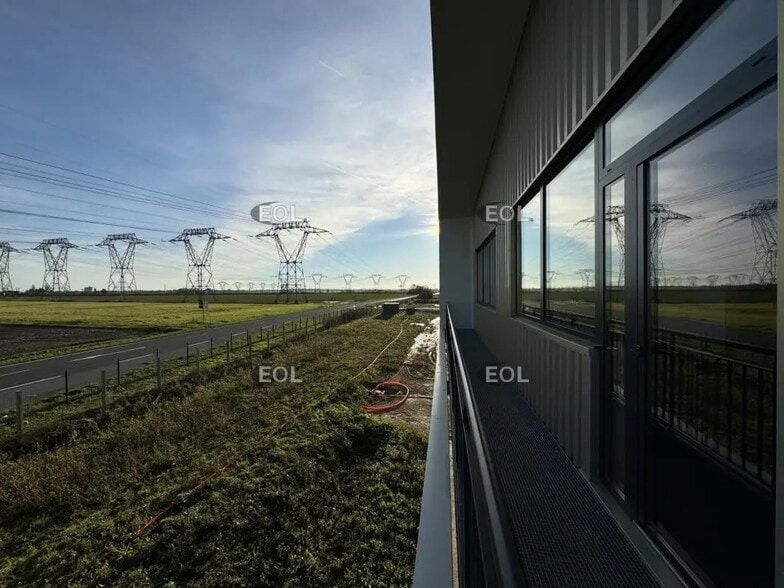 Light Industrial in Villebon-sur-Yvette to rent - Building Photo - Image 2 of 8