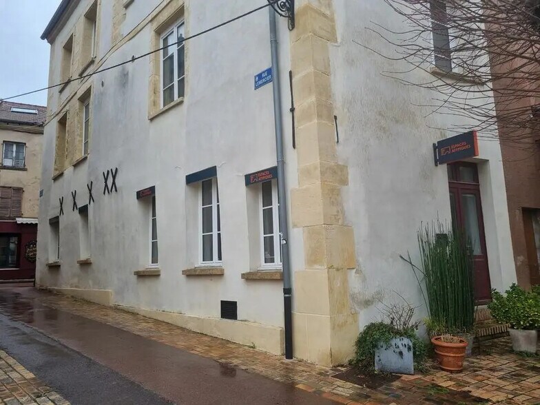 Office in Pontoise to rent - Building Photo - Image 1 of 2