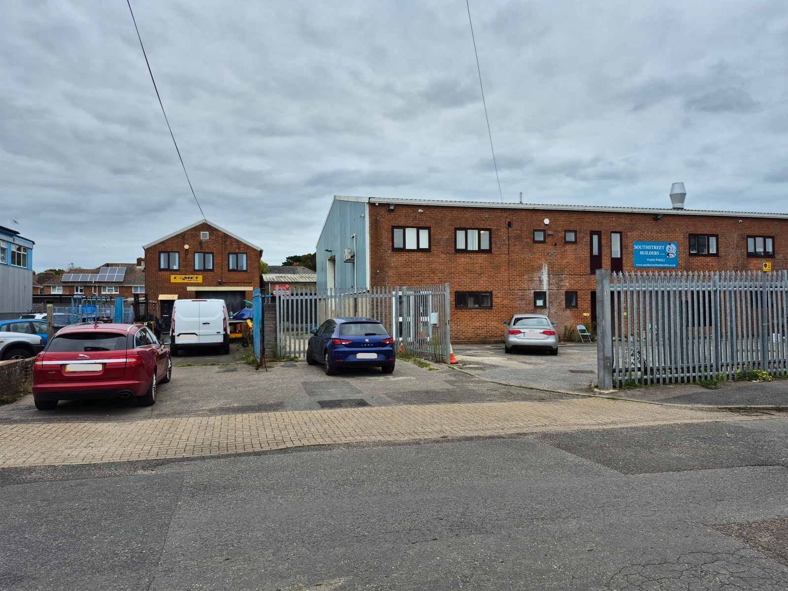 Gore Rd, New Milton to rent Building Photo- Image 1 of 2