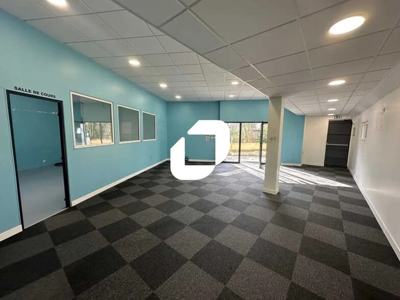 5 Bis Route De Saint-Leu, Montmagny to rent - Building Photo - Image 1 of 30