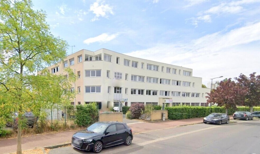 Office in Chatou to rent - Building Photo - Image 1 of 8