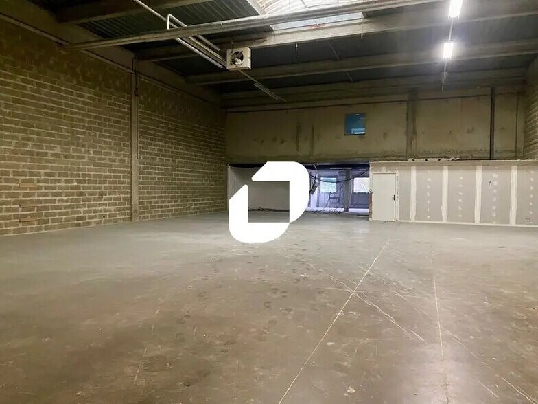 Office in Gennevilliers to rent - Building Photo - Image 2 of 12