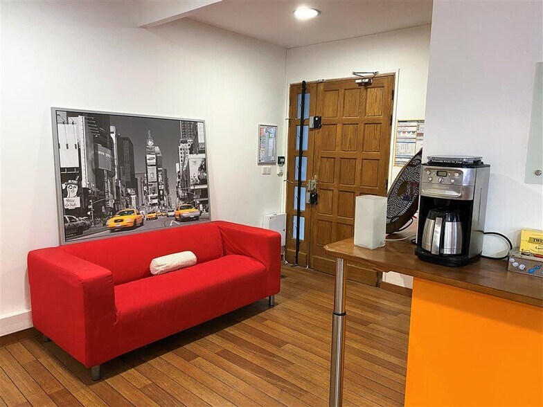Office in Puteaux to rent - Interior Photo - Image 2 of 7