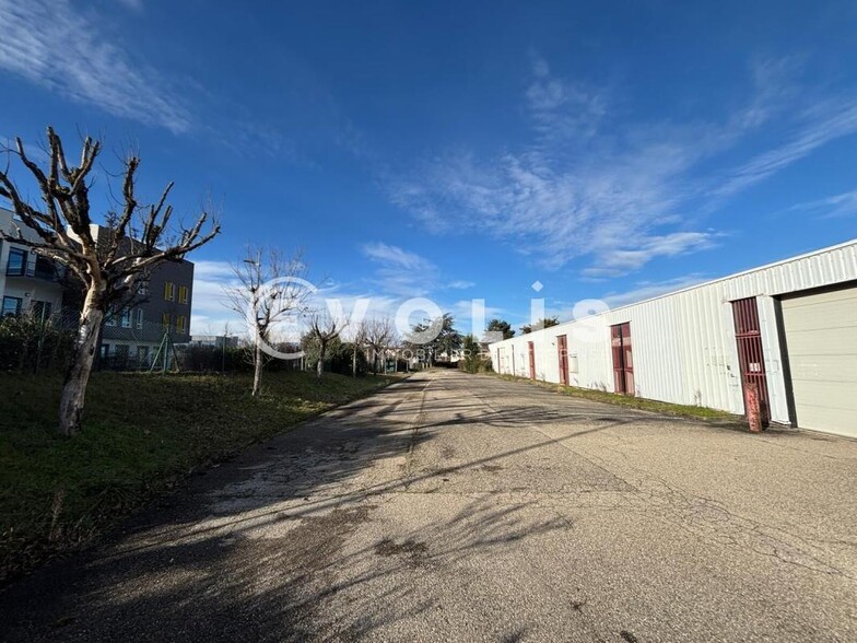 Industrial in Rillieux-la-Pape to rent - Building Photo - Image 3 of 10