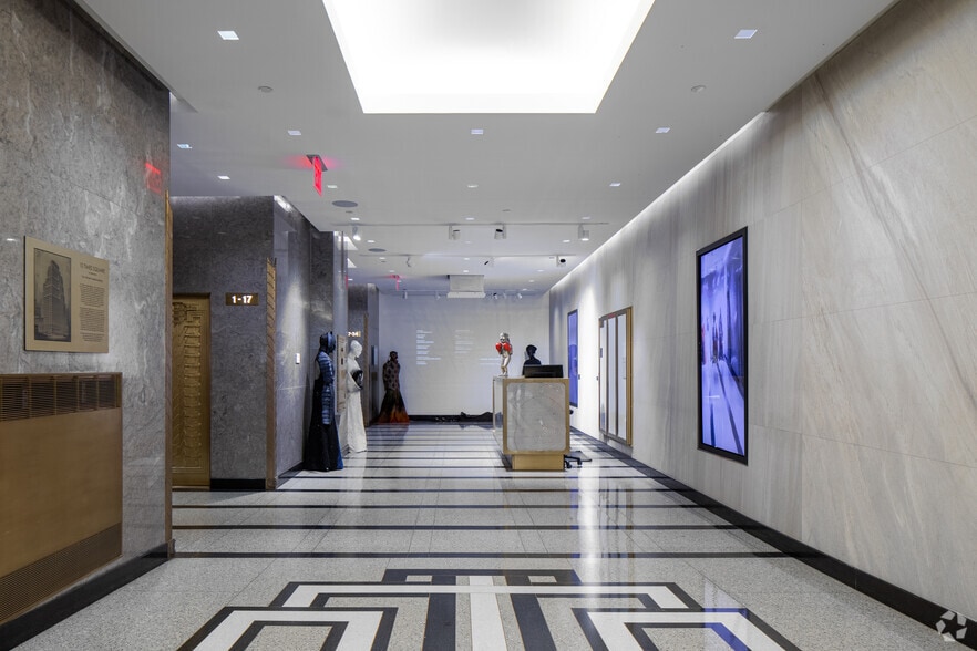 10 Times Sq, New York, NY to rent - Lobby - Image 2 of 10