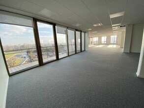 Retail in Villeurbanne to rent Interior Photo- Image 2 of 11