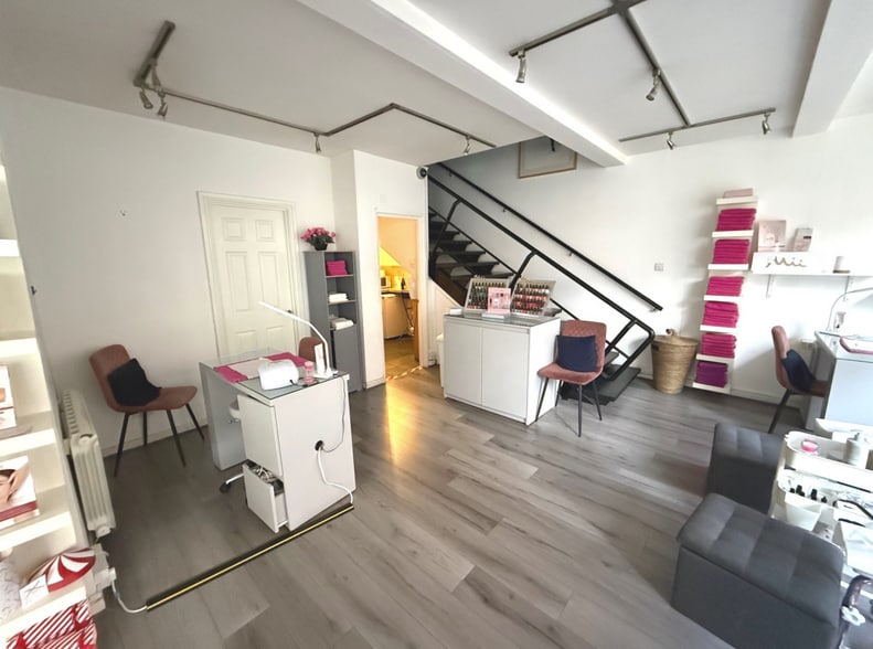 3 High St, Marlborough to rent - Interior Photo - Image 3 of 4