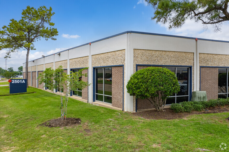 2501 Central Pky, Houston, TX for rent - Building Photo - Image 2 of 22