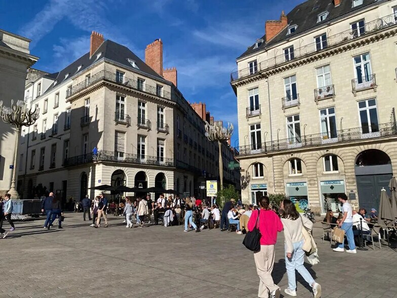 Retail in Nantes to rent - Building Photo - Image 3 of 7