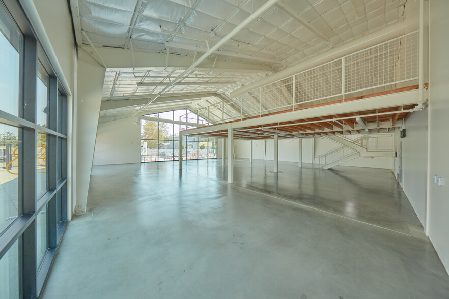 2427-2433 Birkdale St, Los Angeles, CA for rent - Interior Photo - Image 1 of 9