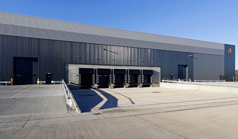 Wyvern Way, Derby to rent - Building Photo - Image 3 of 4