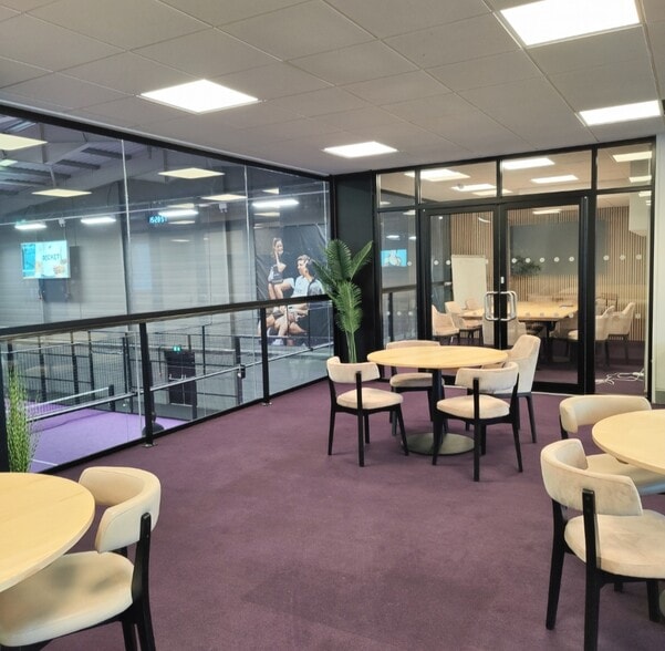 1 Triumph Rd, London to rent - Building Photo - Image 3 of 4