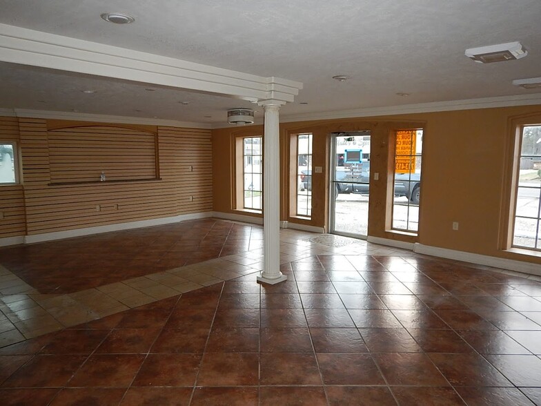 3604 Nederland Ave, Nederland, TX for sale - Interior Photo - Image 3 of 9