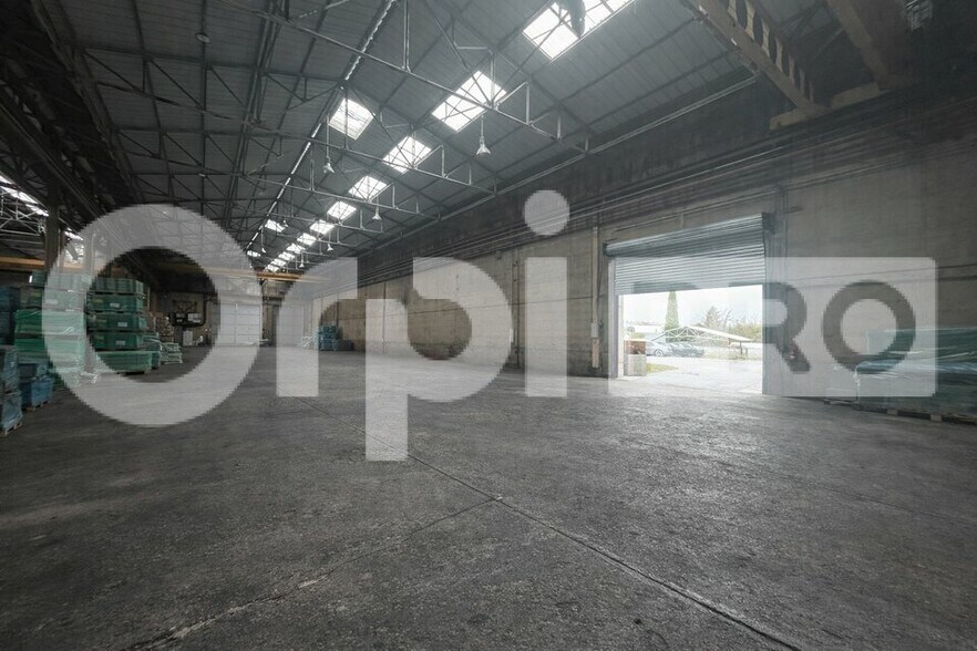 Light Industrial in Ternay to rent - Interior Photo - Image 1 of 6
