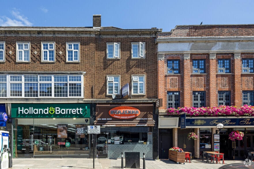 86 Chase Side, London for sale - Primary Photo - Image 1 of 2