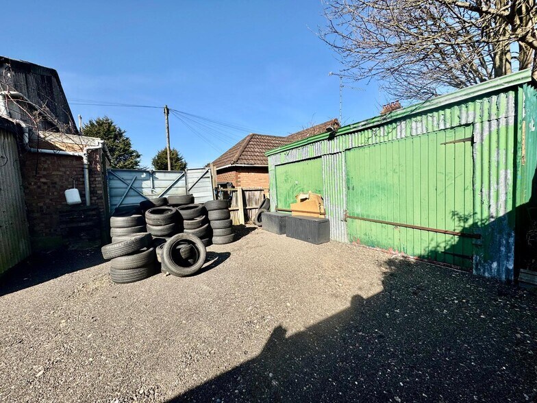 208-210 Toddington Rd, Luton for sale - Building Photo - Image 2 of 12