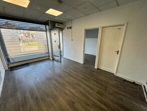 228 Tolworth Rise S, Surbiton to rent Interior Photo- Image 2 of 4