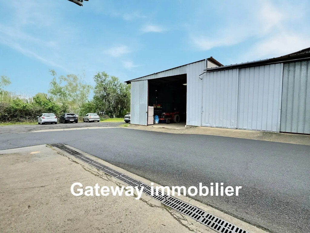 Location Entrepôt 156 m² - Photo 1