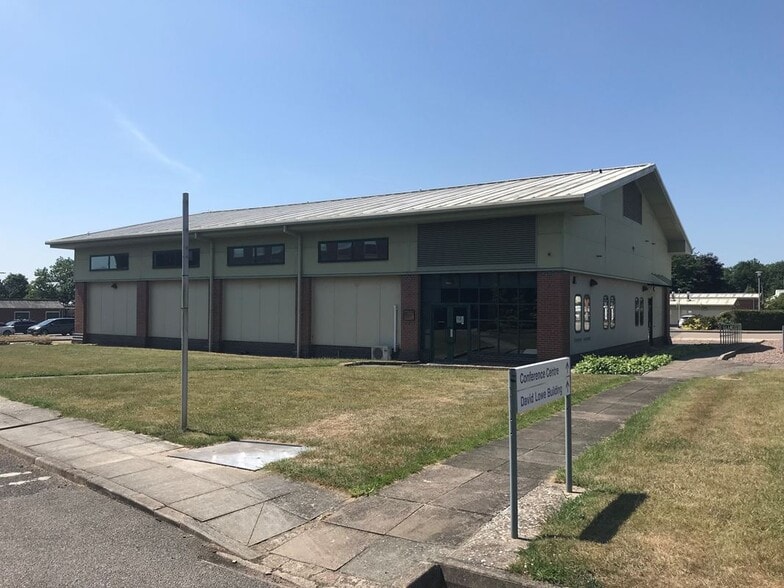 University of Warwick Innovation Campus, Wellesbourne to rent - Primary Photo - Image 1 of 1