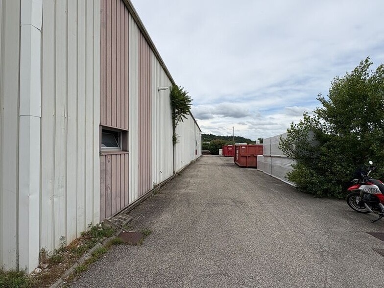 Light Industrial in Brignais to rent - Building Photo - Image 3 of 8