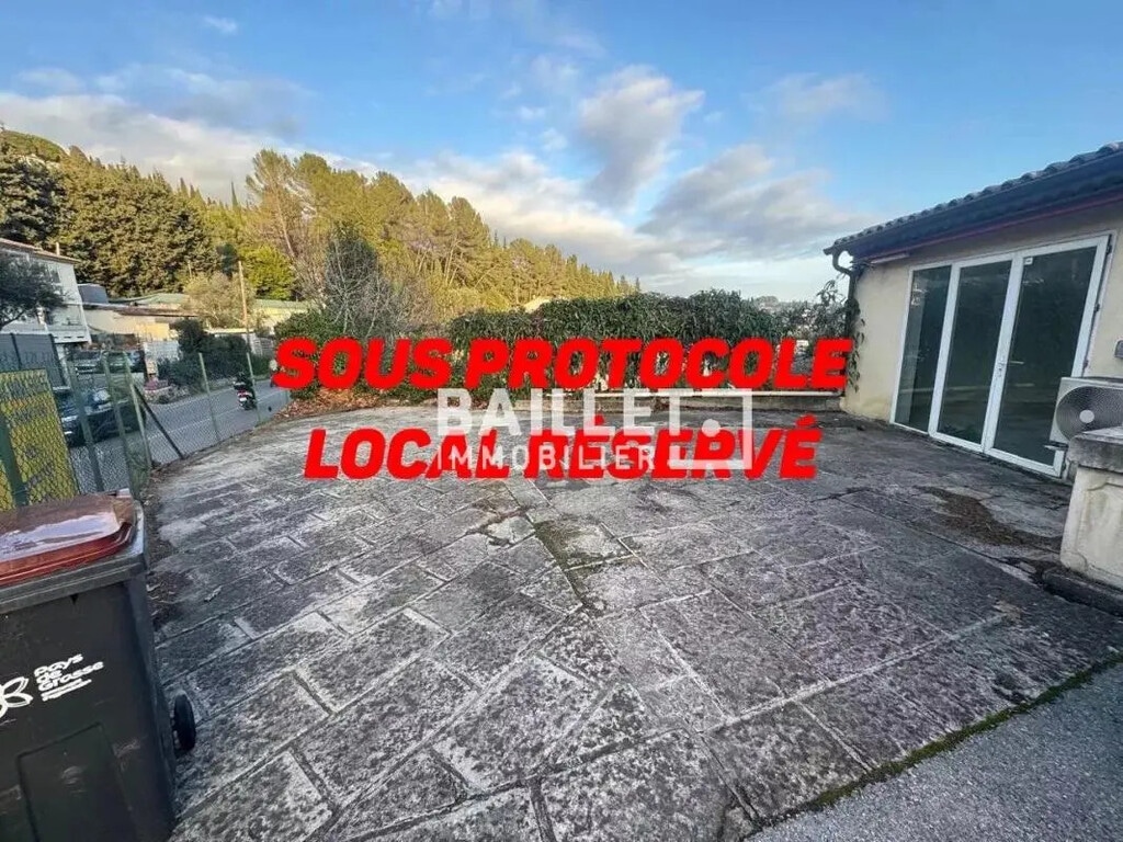 Location Commerce 45 m² - Photo 1