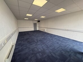 Langston Rd, Loughton to rent Interior Photo- Image 2 of 4
