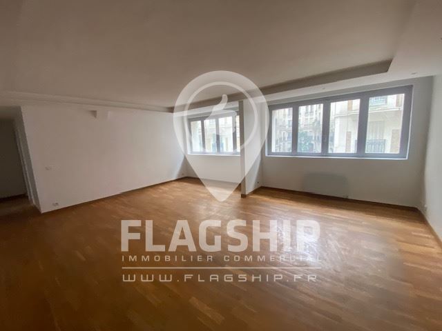 Office in Paris for sale - Interior Photo - Image 1 of 7