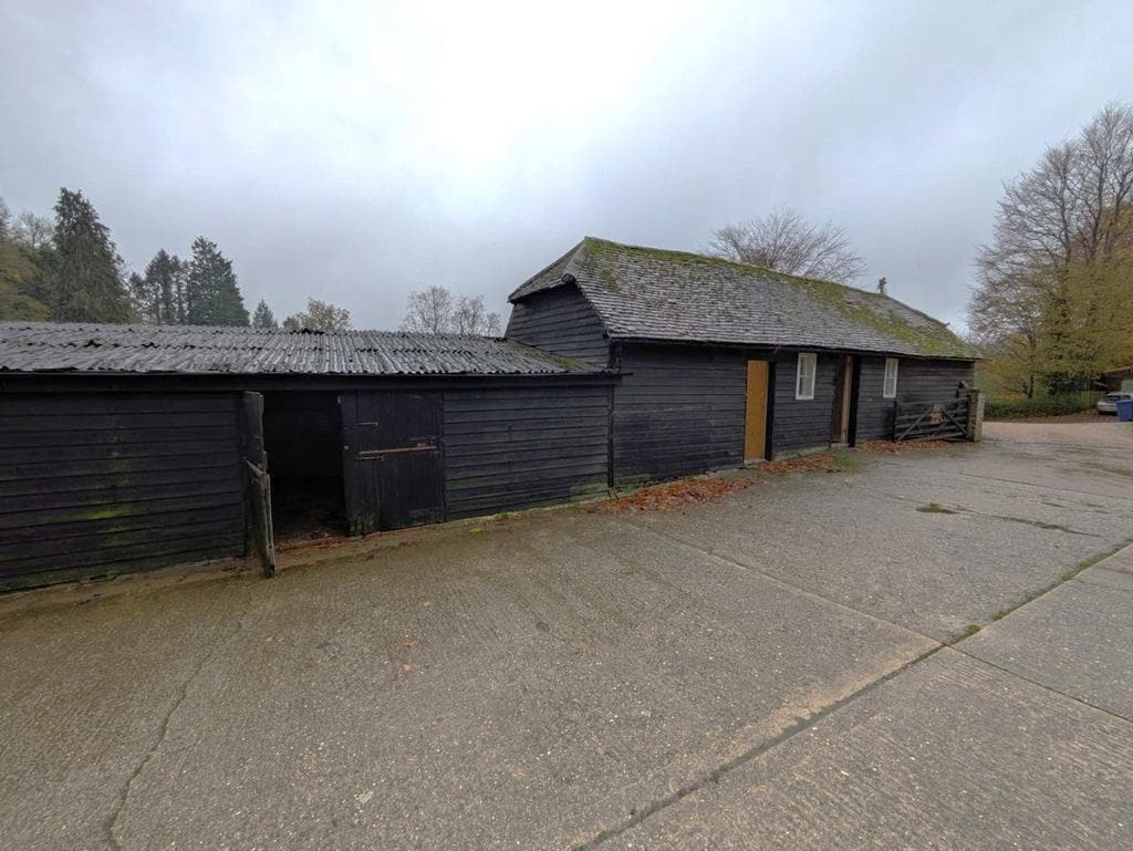 Church Rd, Chiddingfold to rent Building Photo- Image 1 of 5