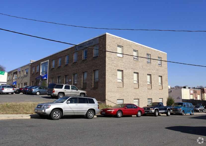 30 S Quaker Ln, Alexandria 22314