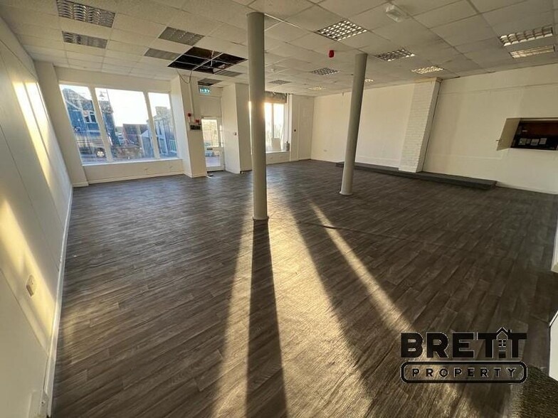 15 Charles St, Milford Haven to rent - Interior Photo - Image 3 of 8