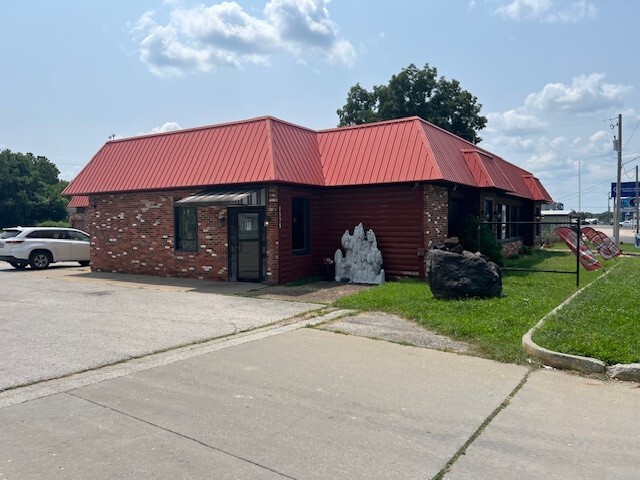 1975 W Broadway Blvd, Sedalia, MO for sale - Building Photo - Image 1 of 33