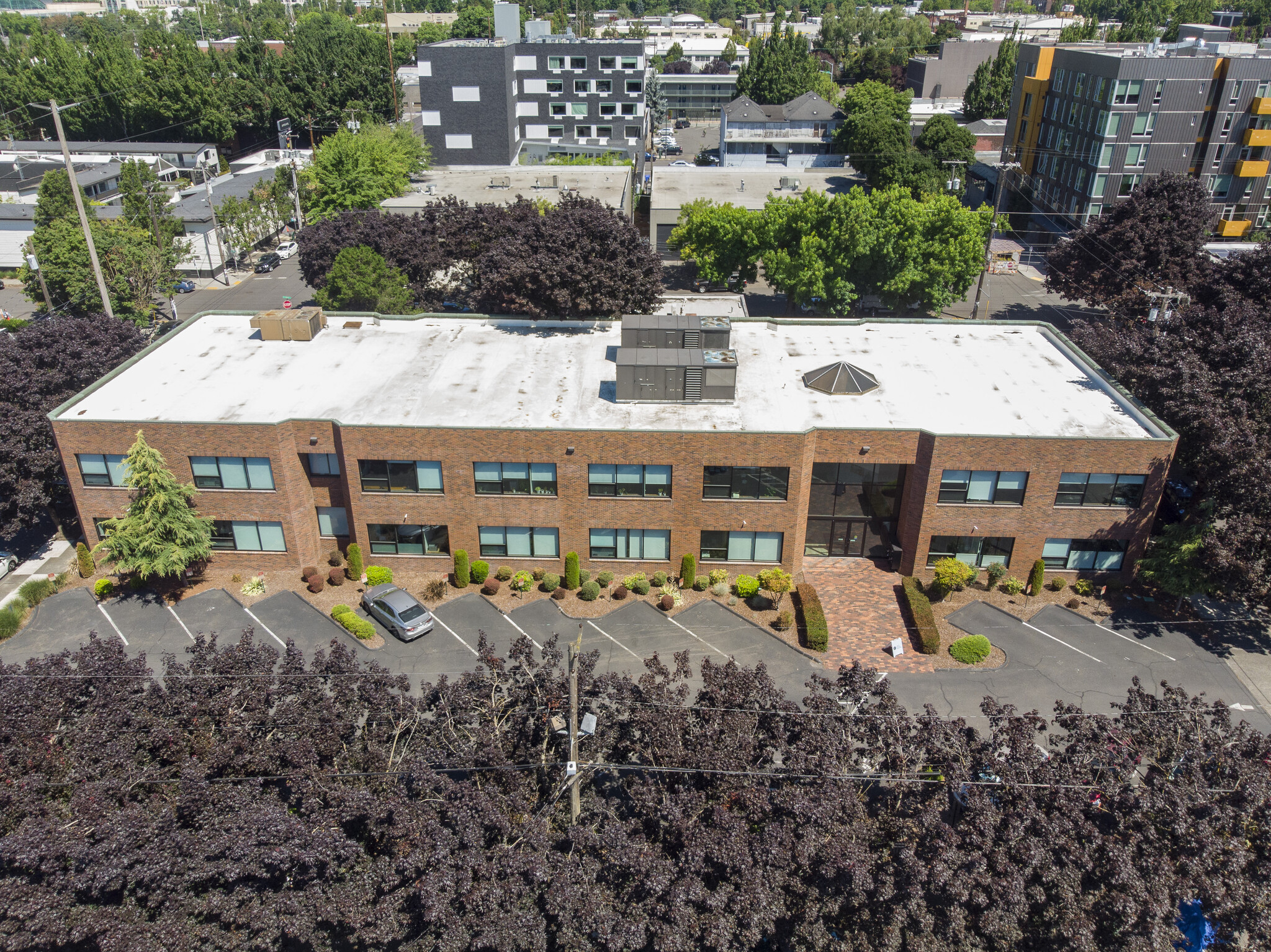 975 SE Sandy Blvd, Portland, OR for rent Building Photo- Image 1 of 39