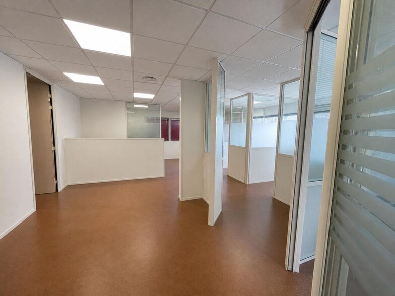 Office in Chessy for sale - Interior Photo - Image 1 of 3