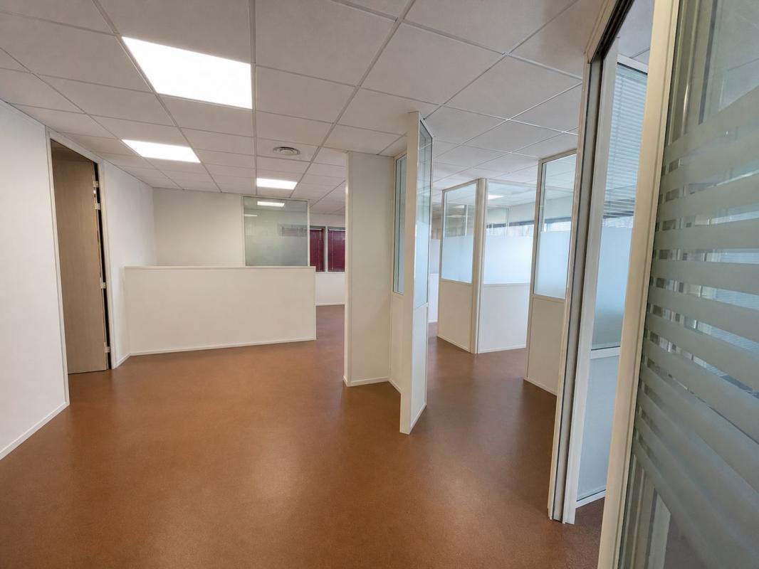 Office in Chessy for sale Interior Photo- Image 1 of 4