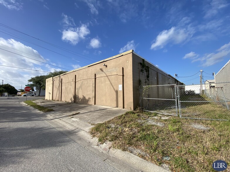 966 Aurora Rd, Melbourne, FL for rent - Building Photo - Image 2 of 4