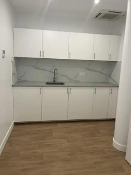 6 Boulevard Bineau, Levallois-Perret to rent - Interior Photo - Image 2 of 18