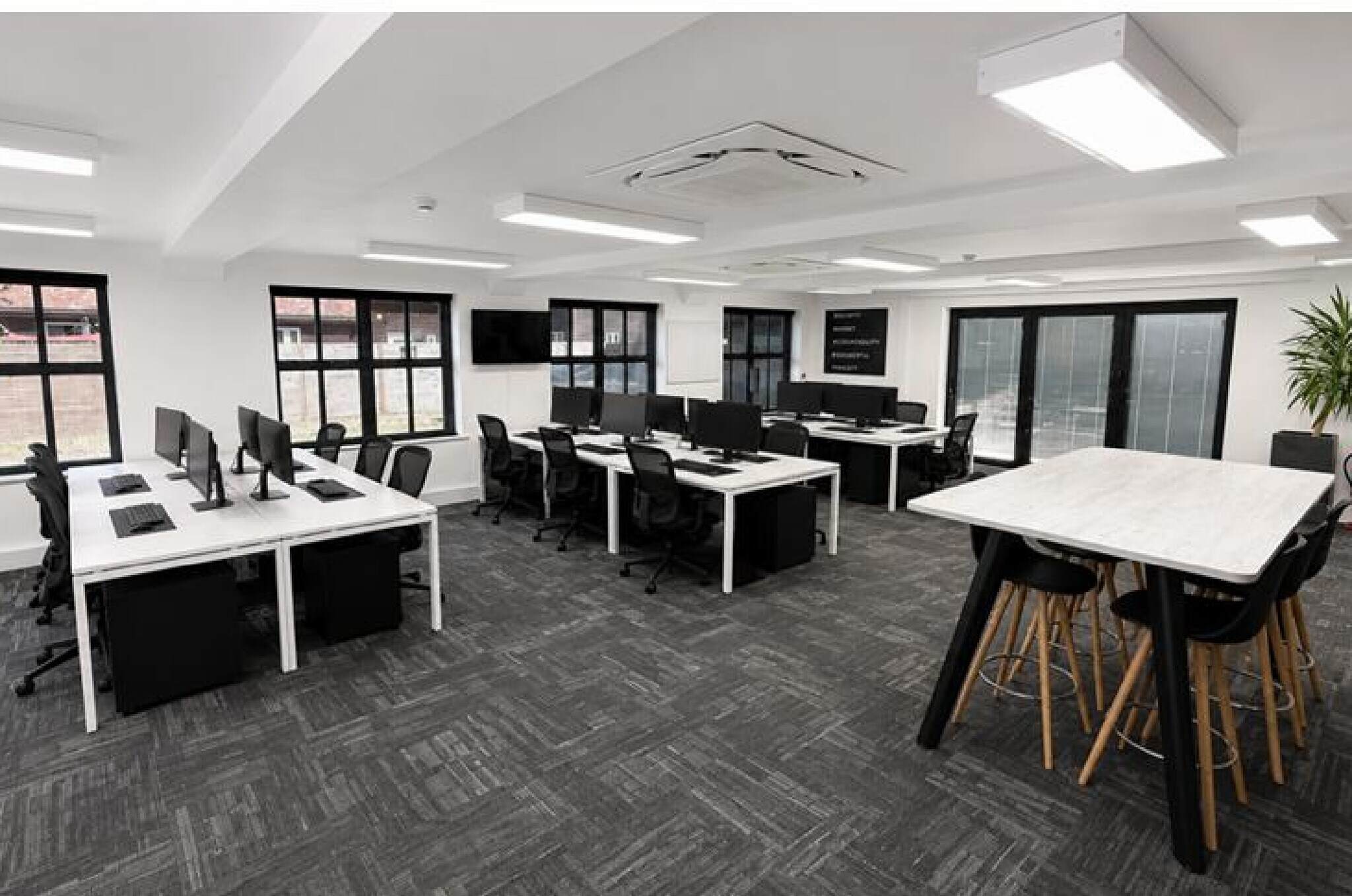 Ridgeway, Welwyn Garden City to rent Interior Photo- Image 1 of 3