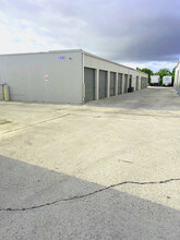 1510 Latham Rd, West Palm Beach, FL for rent Building Photo- Image 1 of 3