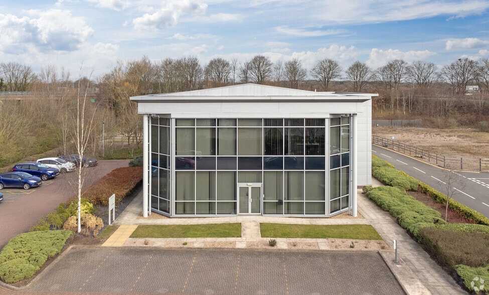 1 Rayns Way, Leicester for sale - Building Photo - Image 1 of 1