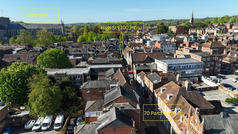 70 Parchment St, Winchester to rent - Aerial - Image 2 of 7