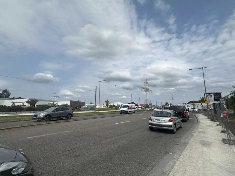 Retail in Mérignac to rent - Aerial - Image 3 of 3