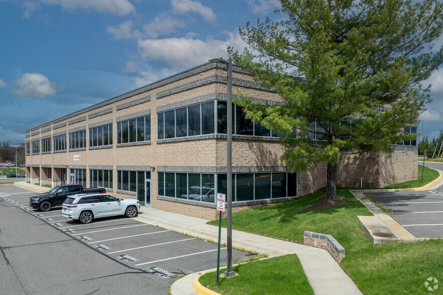 4437 Brookfield Corporate Dr, Chantilly, VA for sale - Building Photo - Image 2 of 18