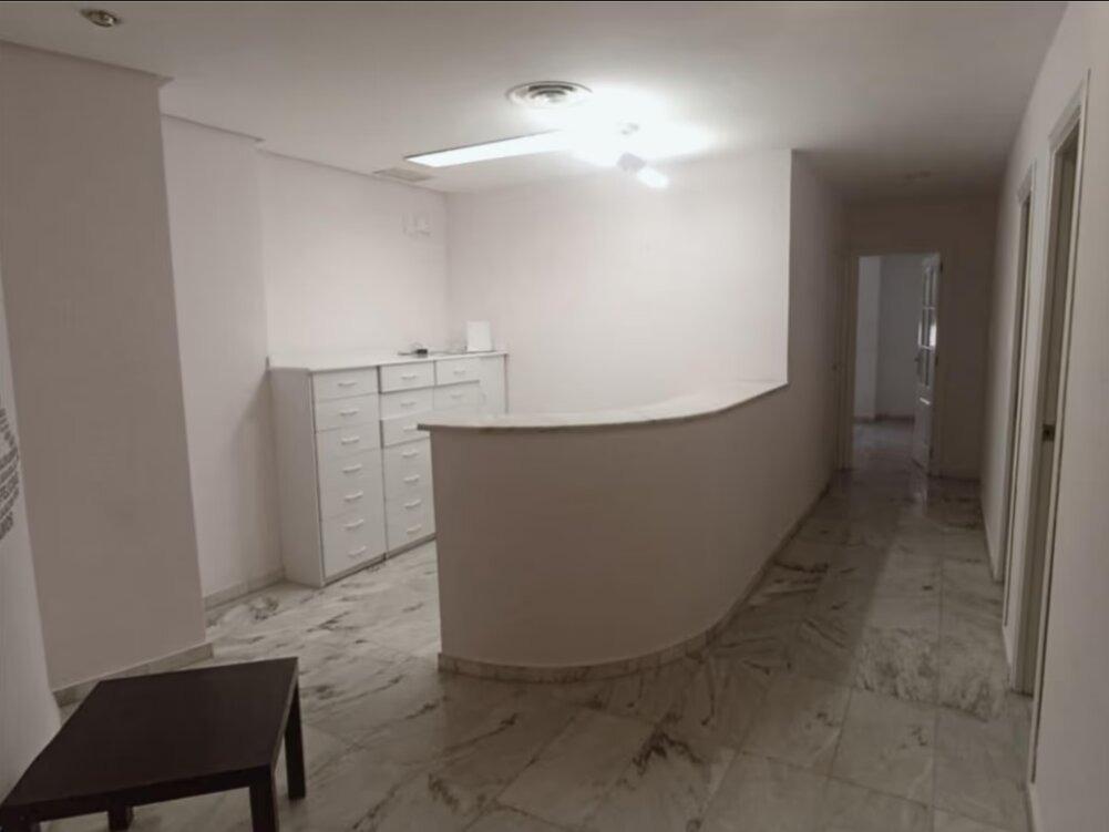 Office in Cáceres, Cáceres for sale Primary Photo- Image 1 of 9