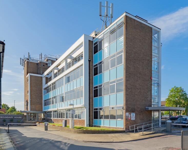 Boston Rd, London to rent - Primary Photo - Image 1 of 33