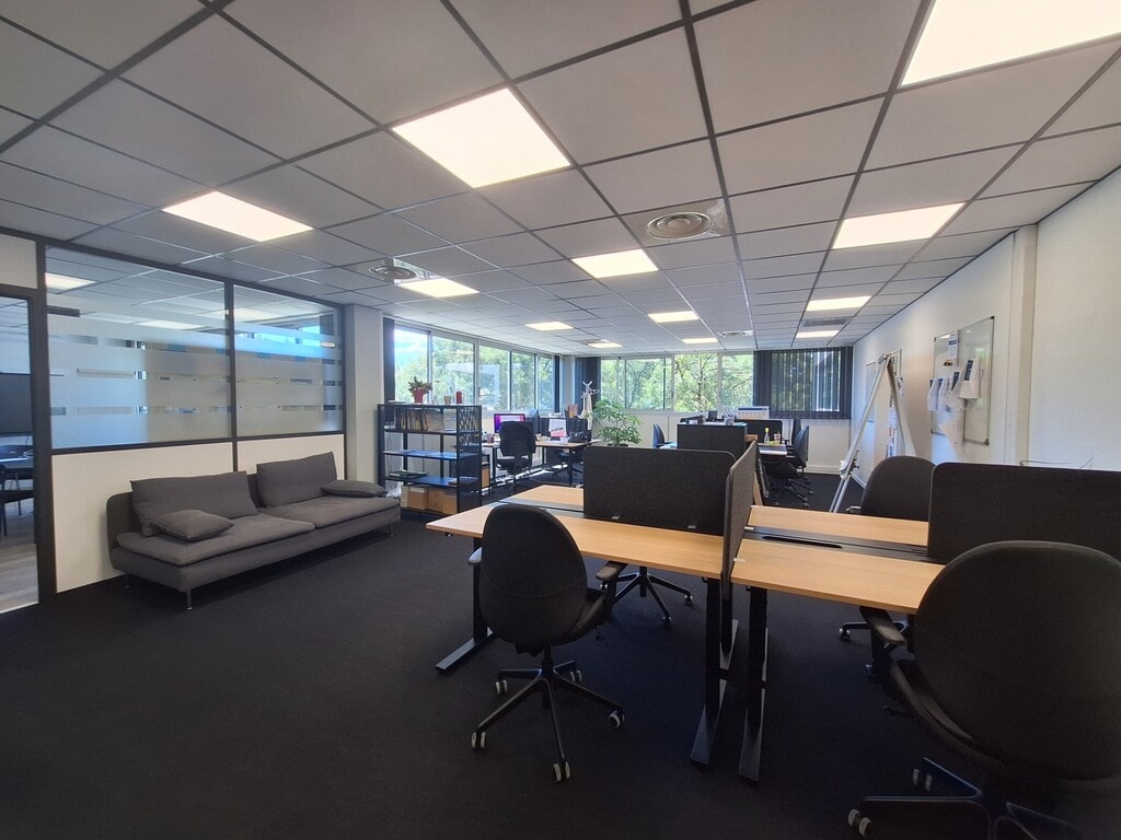 Location Bureaux 124 m² - Photo 1