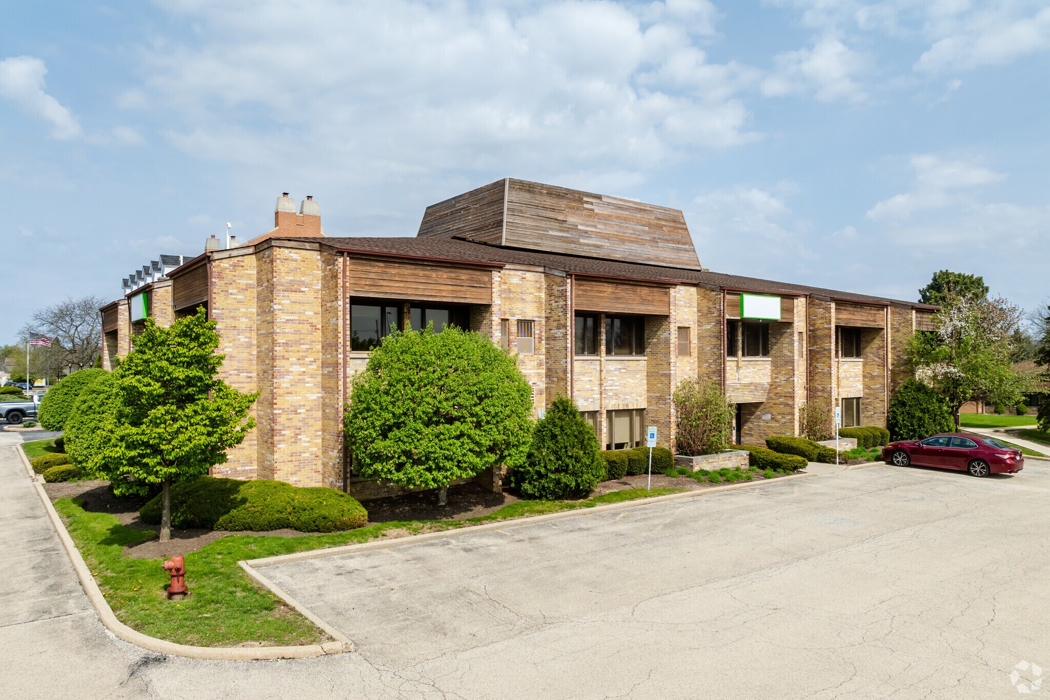 500 N Hicks Rd, Palatine, IL for sale Primary Photo- Image 1 of 1